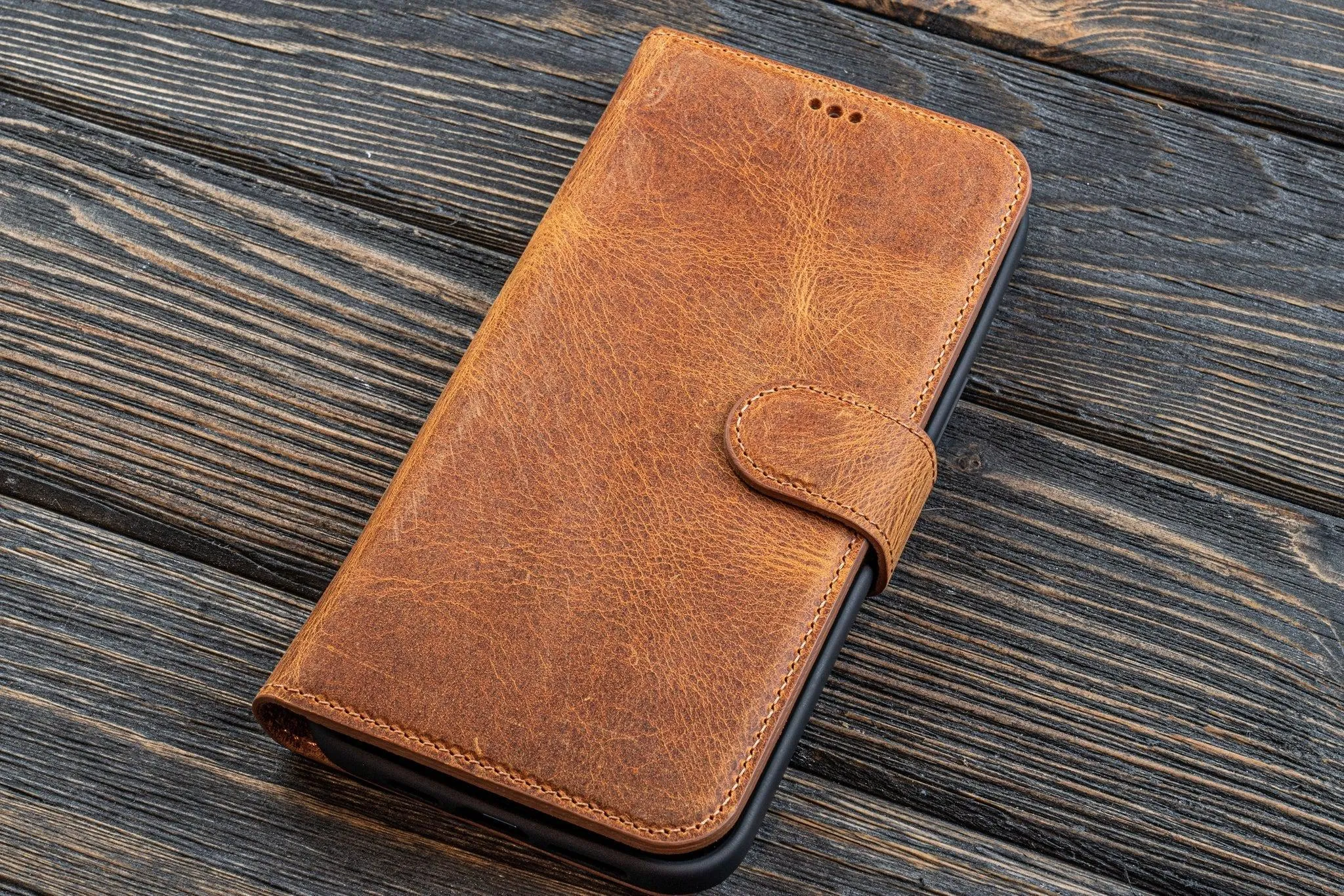 iPhone 13 Pro (6.1") Leather Wallet Case